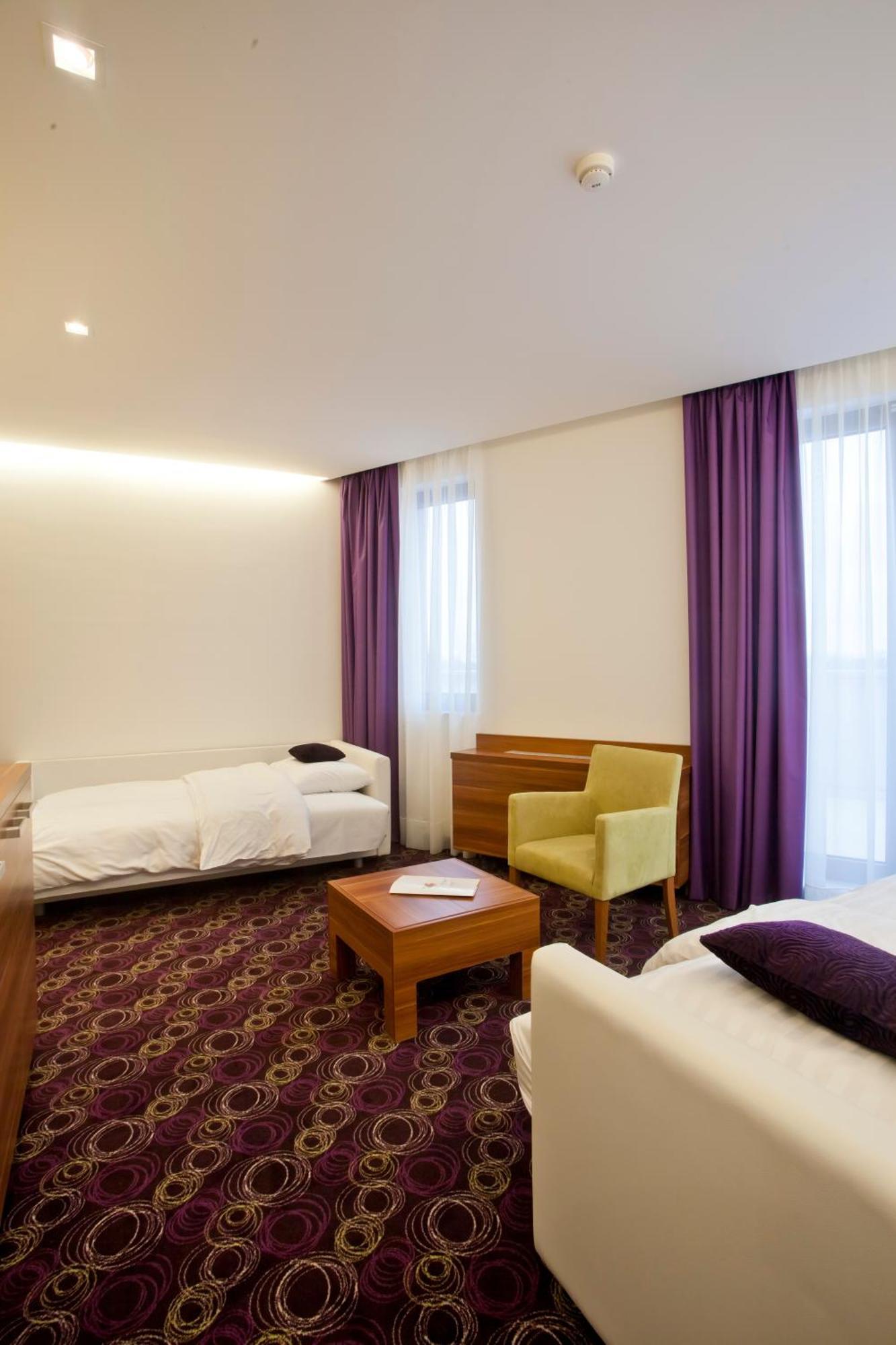 Hotel Sport Ivanic Grad Bagian luar foto