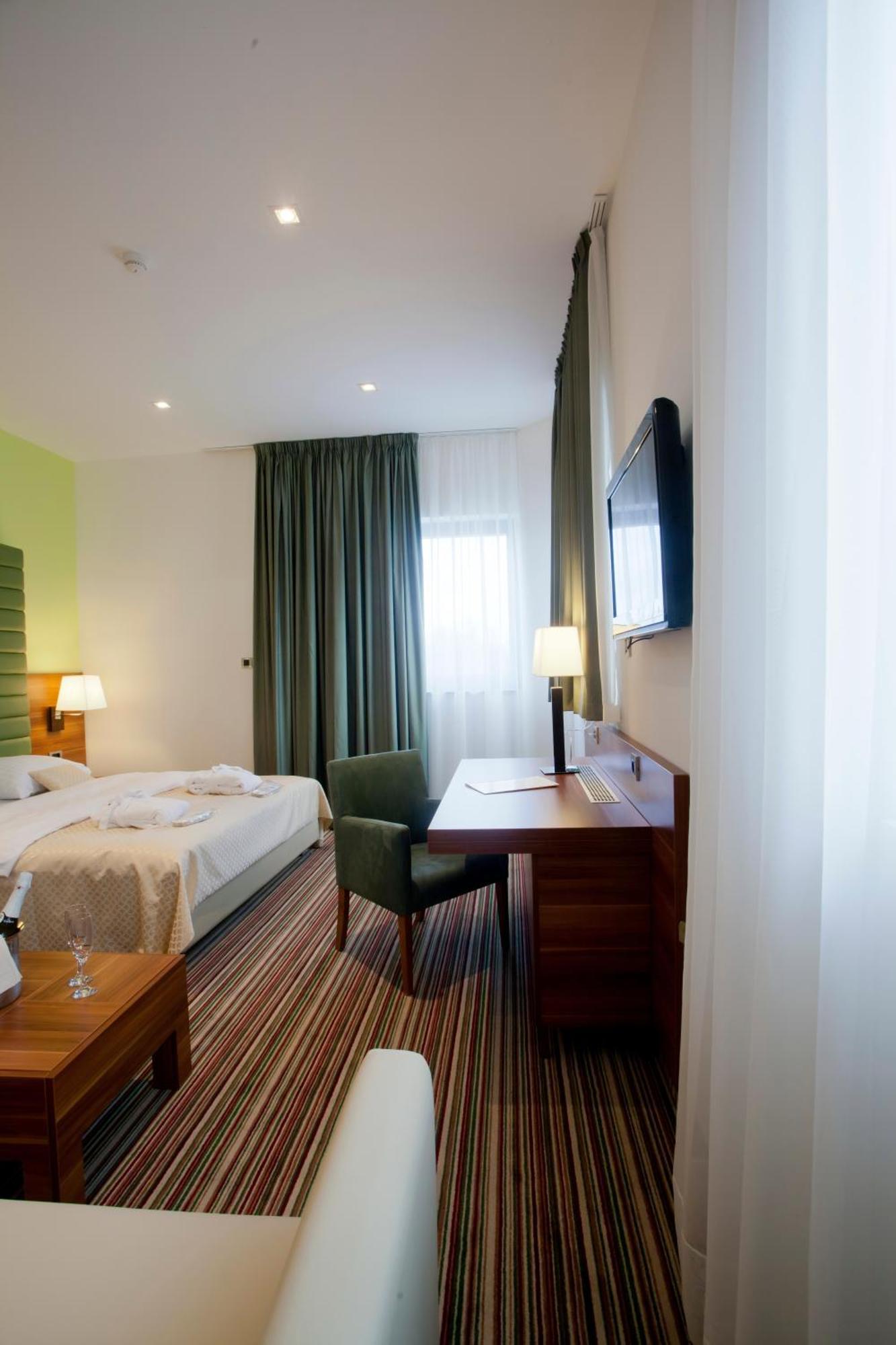Hotel Sport Ivanic Grad Bagian luar foto