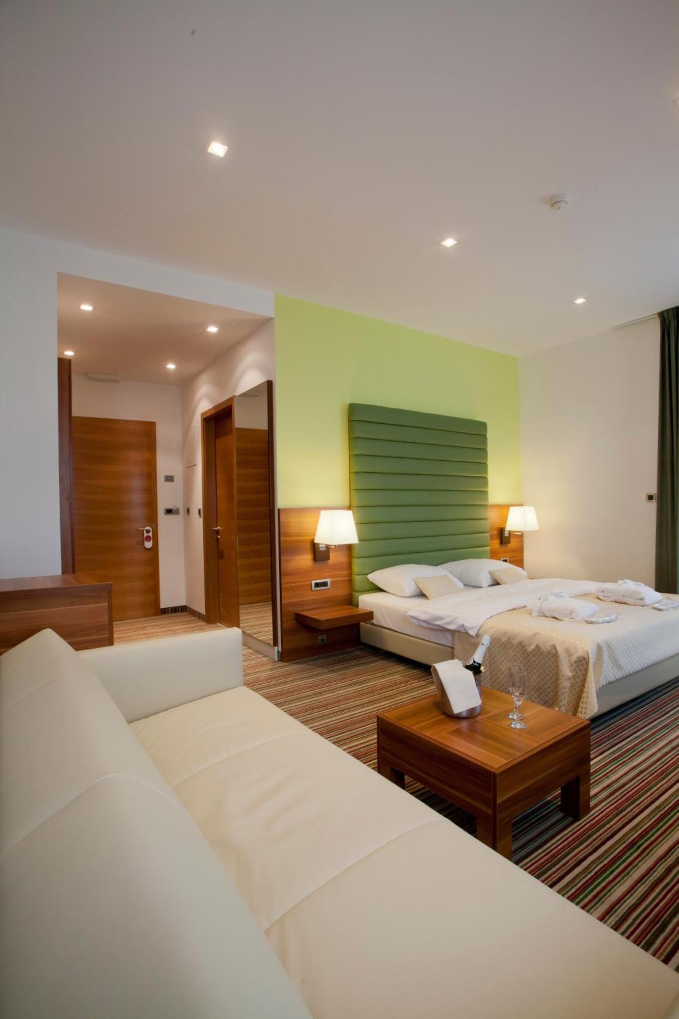 Hotel Sport Ivanic Grad Bagian luar foto