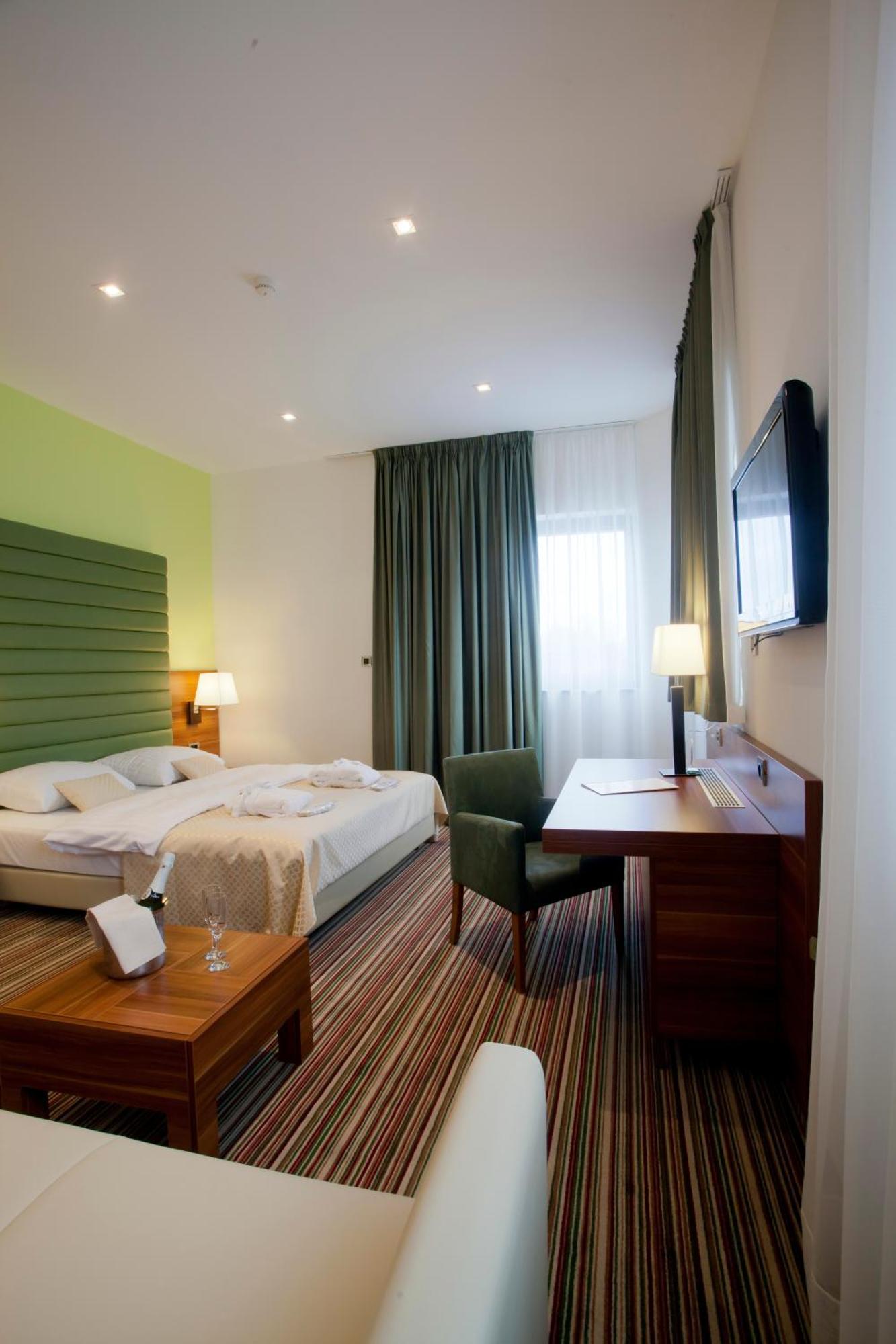 Hotel Sport Ivanic Grad Bagian luar foto
