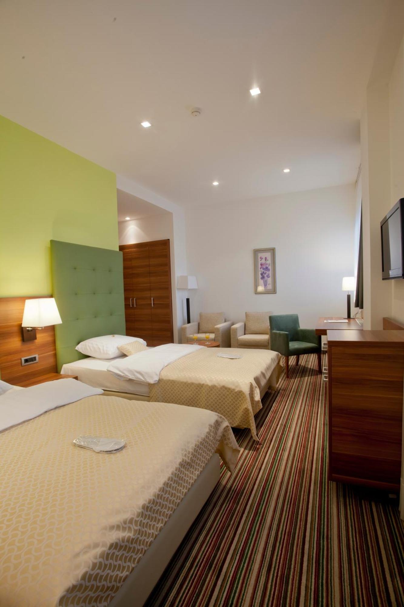 Hotel Sport Ivanic Grad Bagian luar foto