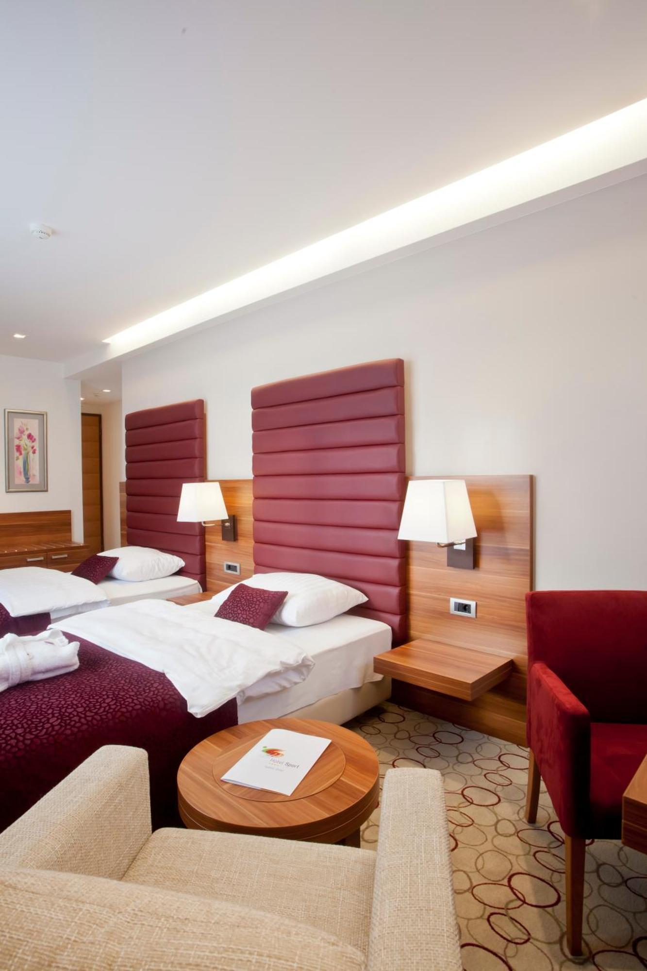 Hotel Sport Ivanic Grad Bagian luar foto