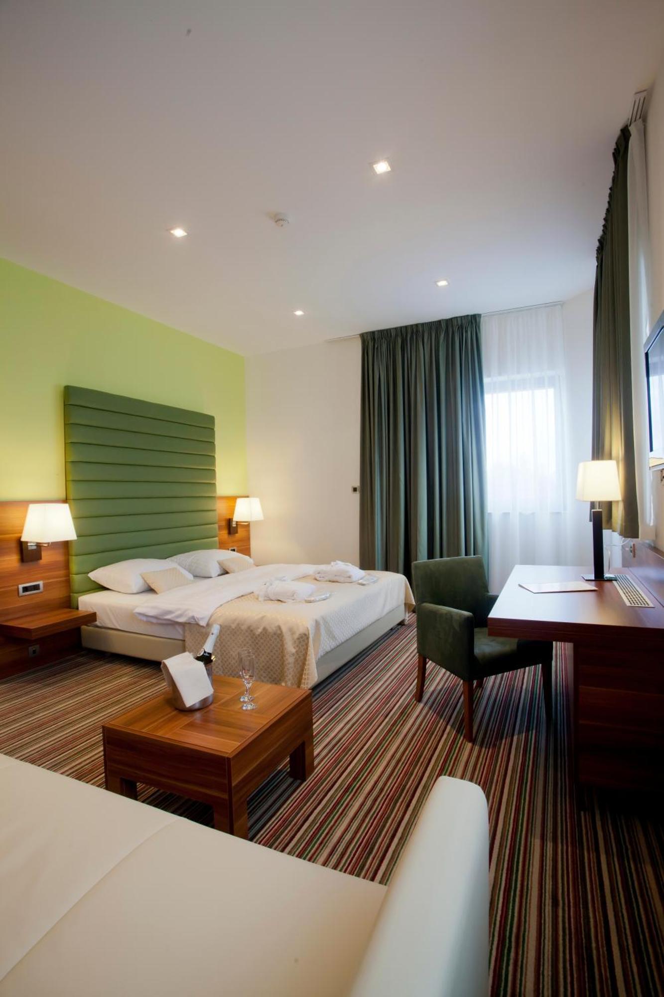 Hotel Sport Ivanic Grad Bagian luar foto