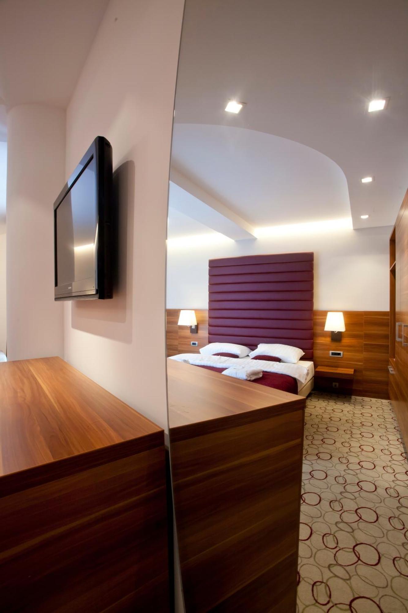 Hotel Sport Ivanic Grad Bagian luar foto