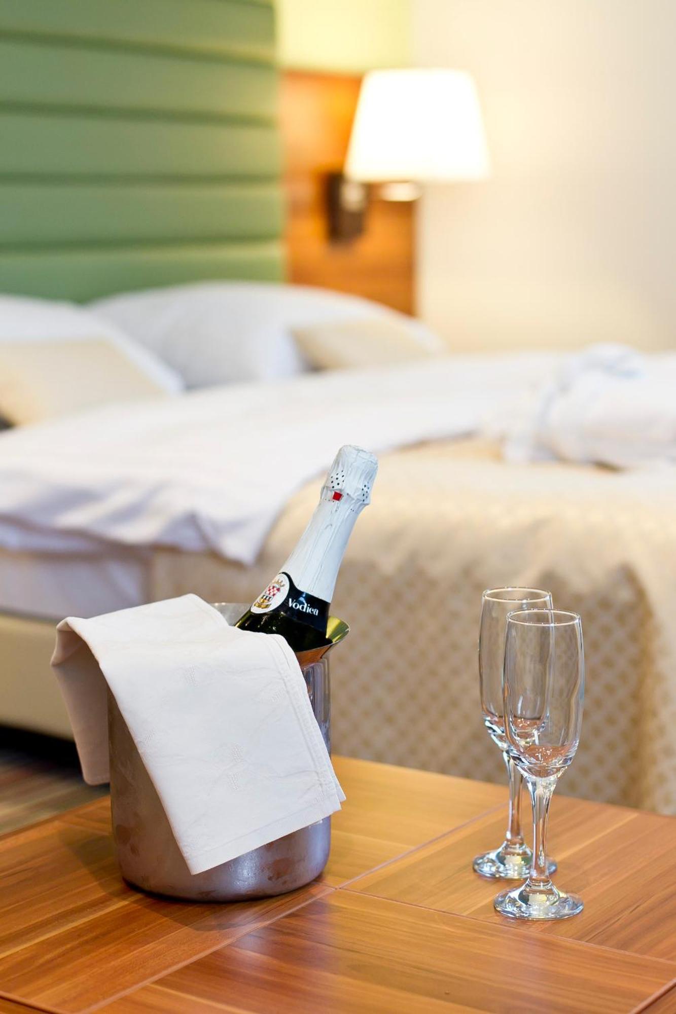 Hotel Sport Ivanic Grad Bagian luar foto