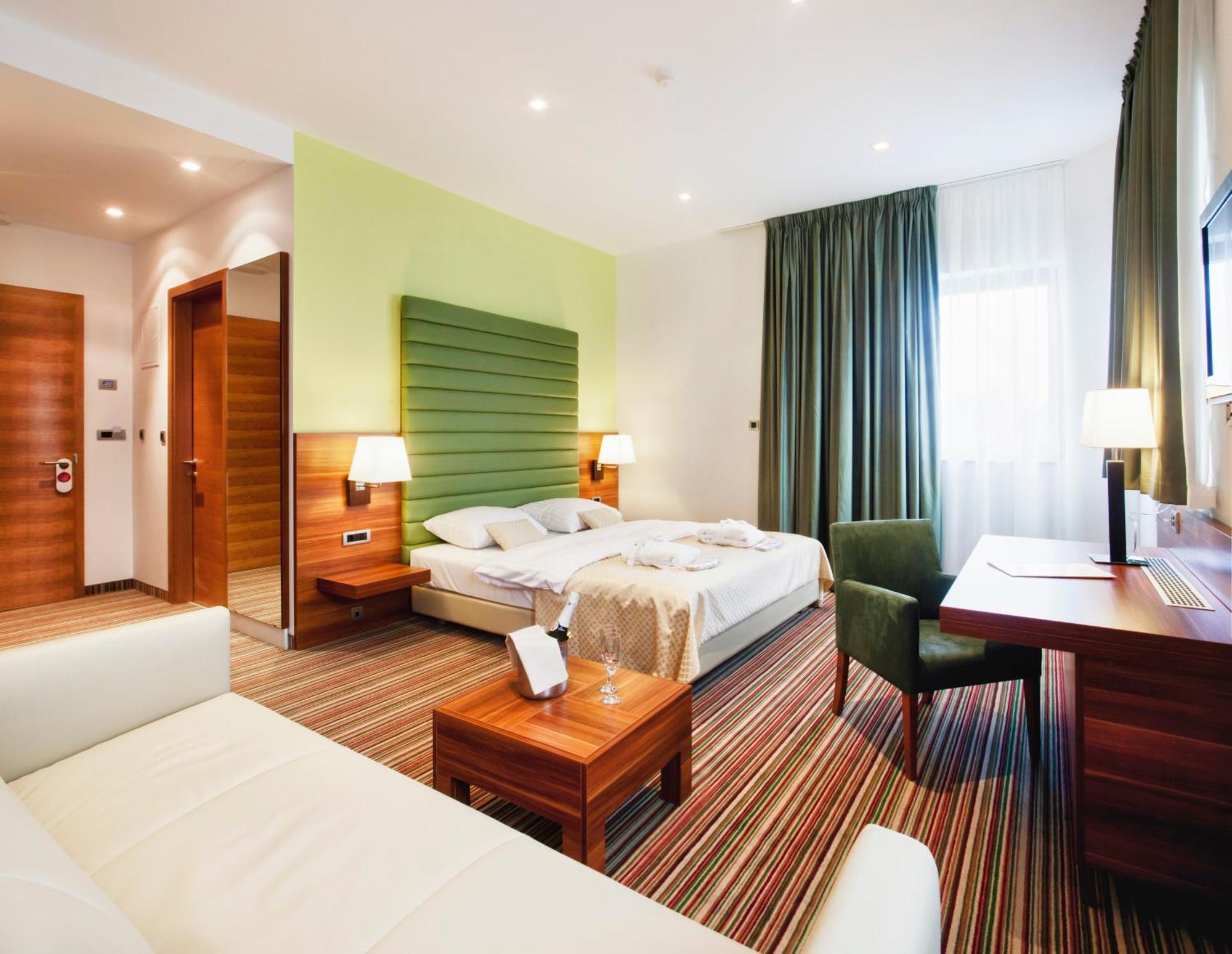 Hotel Sport Ivanic Grad Bagian luar foto