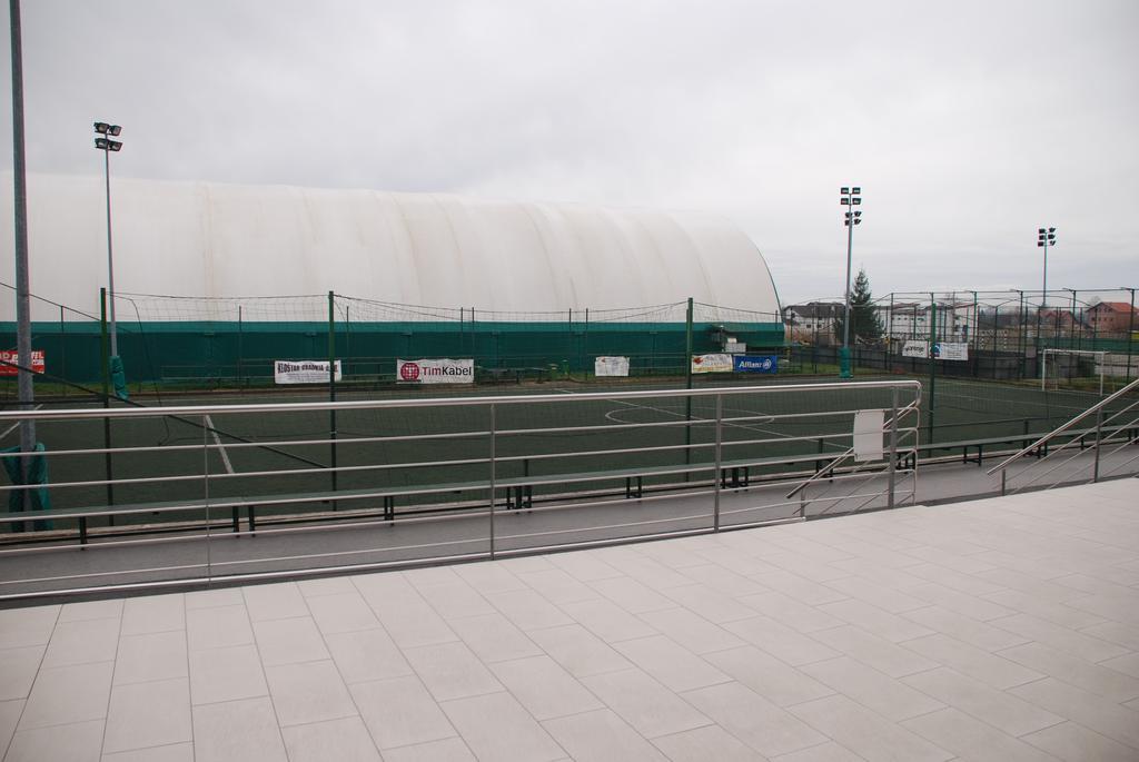 Hotel Sport Ivanic Grad Bagian luar foto
